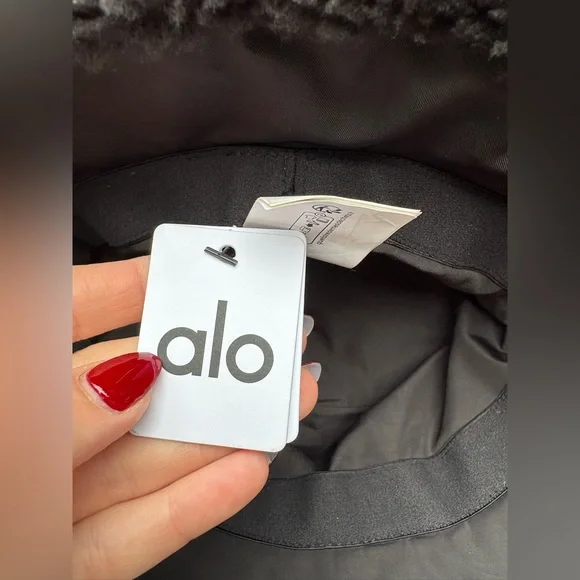 ❌SOLD❌ALO YOGA Foxy Sherpa Bucket Hat in Black New with Tags! - Picture 6 of 7